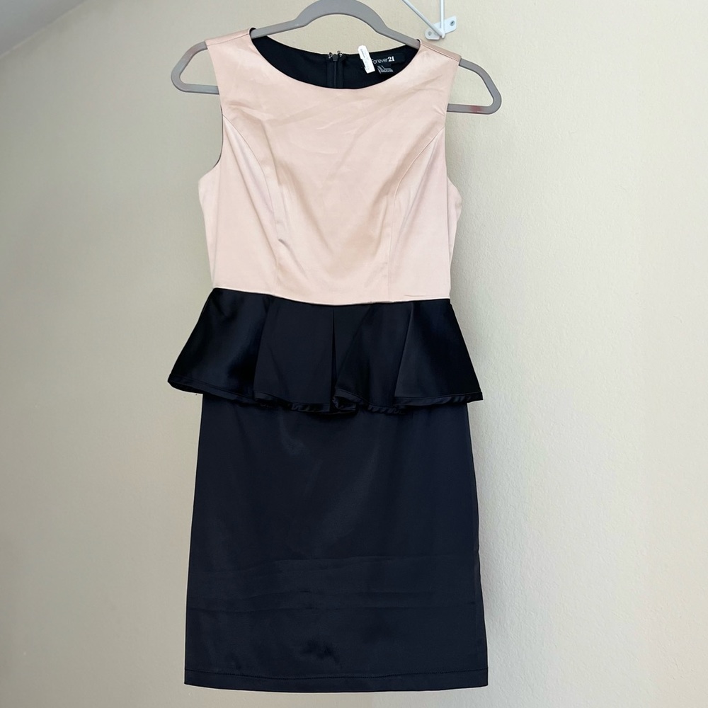 Satin peplum sheath dress black and blush